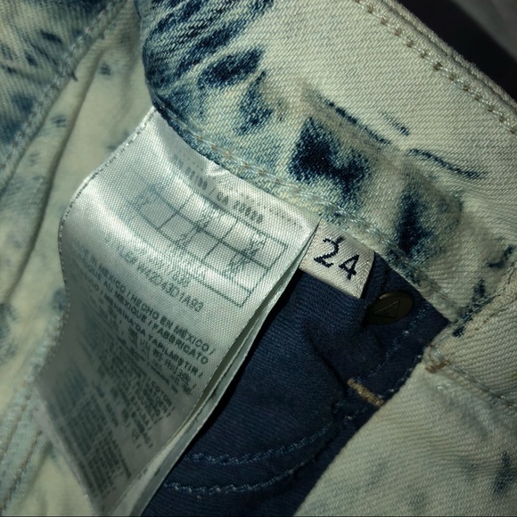 Guess High Waisted Acid Wash Raw Hem Shorts - Picture 3 of 5